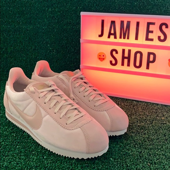 Nike Shoes - New Nike Cortez SE women’s beige size 10